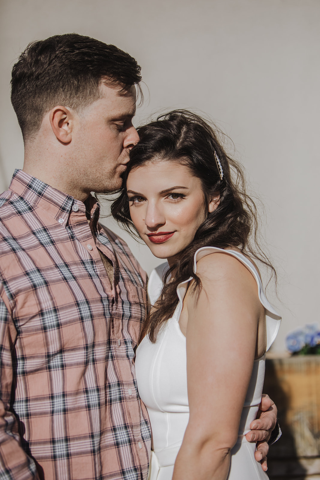 man kissing his girlfriends forhead